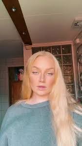 Amanda Leander's Instagram, Twitter & Facebook