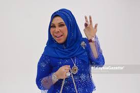 Dato seri vida ketawa orang make up macam nak pergi perang. Datuk Seri Vida Offered To Join Political Party
