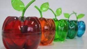 Yılbaşı hediyesi ni hala alamayanlar için pratik bir alternatif olan kar küresi yapımını gösterdim. Pet Siseden Elma Seklinde Kutu Yapilisi Plastik Sise Kids Crafts Sise