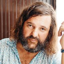 Nunca había leído a Jacobo Bergareche, y llegué a él con "Los días  perfectos". Creo, sin temor a equivocarme, que es la novela más cruda,  realista y conmocionante que he leído hasta