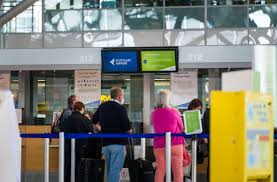 Vor der ankunft am flughafen: Offenes Impfangebot Am Stuttgarter Flughafen Urlauber Konnen Sich Vor Dem Einchecken Noch Kurz Impfen Stuttgart Stuttgarter Zeitung
