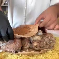 حلو مالح On Twitter لحم مطبوخ بالكاتم لين يذبل معاه فلفل أسود وملح بعدها ينحط بخبز النخاله أو البر ويتشرب بالمرق معانا كل يوم طبخة جديدة Https T Co K5cdt5gz8s