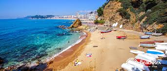 Plages urbaines disposant de tous les services ou petites criques retirées, lloret de mar vous propose différentes options pour que vous profitiez au mieux de votre séjour en bord de mer. Strand Sa Caleta Lloret De Mar Comarques Gironines Spanien Beachrex Com