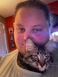 My cat lovesss to sit