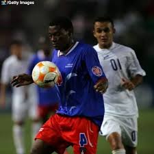 Analistas - ¡LO TRISTE!??? El es Alain Vubert, mejor conocido como el único Haitiano que había en el área. Ya se encuentra retirado, y su posición no era defensa, era de medio. |