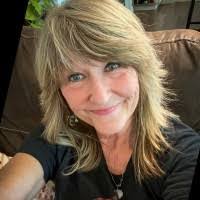 Donna Niles's Instagram, Twitter & Facebook