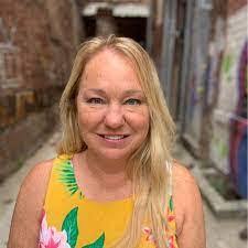 Shari Herzberg's Instagram, Twitter & Facebook