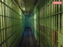Non è noto se condivida la cella con altri detenuti o sia da solo. Si Arrampica Sul Tetto Del Carcere Di Massima Sicurezza