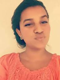 Woman's death predicted; dies after eating chocolate from fortune teller