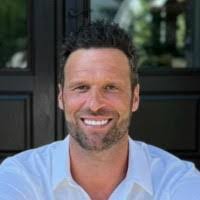 Aaron Holsworth's Instagram, Twitter & Facebook