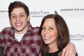 Питер майкл «пит» дэвидсон — американский актёр, комик, сценарист. Pete Davidson Really Wants His Widowed Mom To Have Sex
