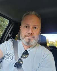 Shawn Earles's Instagram, Twitter & Facebook