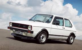 La Volkswagen Golf Gti Mk1 A Ete L Initiatrice Des Petites Gti A L Aube Des Annees 80 Volkswagen Golf Volkswagen Volkswagen Golf I