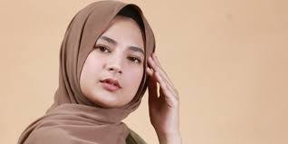 Check spelling or type a new query. Cara Perawatan Kulit Yang Cocok Dengan Musim Hujan Avanascarf