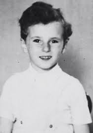 August 1942. Thirty-year-old inmate Herman Langbein is transferred from  Dachau to Auschwitz I. This Austrian Communist and veteran of the Spanish  Civil War becomes the scribe for the main doctor Eduard Wirths.