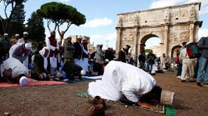 Agama islam diturunkan oleh allah kepada nabi muhamad untuk menjadikan agama islam sebagai agama yang memberikan rahmat bagi seluruh alam semesta (rahmatal agama islam di indonesia. Islam Berjuang Menjadi Agama Resmi Di Italia Kumparan Com