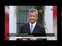 * home minister says hamid bador is new igp for next two years * current and incoming igps to meet over vacant top posts putrajaya, may 1 ― prime minister tun dr mahathir mohamad today confirmed that acting deputy new igp will be abdul hamid bador, pm says. N5 Datuk Seri Abdul Hamid Bador Dilantik Ketua Polis Negara Berkuat Kuasa 4 Mei 2019 2 Mei 2019 Youtube