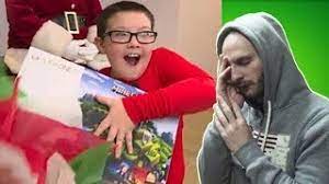 Announced in may 2013, it is the successor to xbox 360 and the third base console in the xbox series of video game. Microsoft La Caga Al Regalarle A Un Nino La Xbox One S Sasel Noticias Youtube