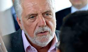 Wagner diz estar “absolutamente tranquilo” sobre mensagens a empreiteiro da  OAS | Agência Brasil