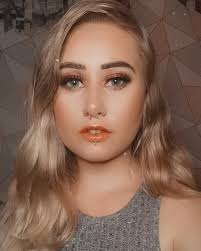 Vicky Mace (@MickyVace)