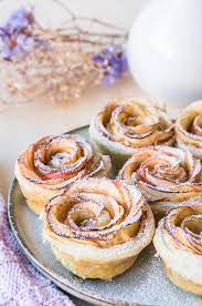 How To Make Apple Roses La Cuisine De Geraldine Recipe In 2021 Dessert Recipes Apple Recipes Apple Roses