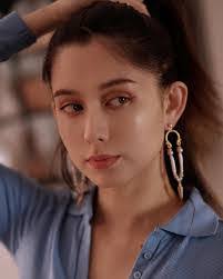 Crystal Bachelder's Instagram, Twitter & Facebook