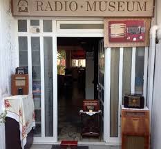 Αρκαδίας και μετεώρων 35 (γωνία), πετρούπολη (λιανική πώληση) h εvelyn fashion είναι εργοστάσιο κατασκευής γυναικείων μαγιό, ιδρύθηκε το 1986 από τον καρυοφύλλη βασίλειο. Old Radio Repairs Museum Museum Finder Guide Radio Tec