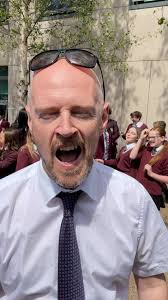 ❄️💦 He did it! Mr. Wall took