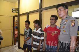 Kuli Bangunan Ini Cabuli Bocah `Bau Kencur` - Lintas Kapuas HD phone wallpaper