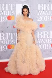 Dua lipa and arlo parks delivered stellar performances at the brit awards, with an audience of close to 4,000 people cheering for them. Our Favourite Looks From 2019 S Brit Awards Gowns Of Elegance Nice Dresses Brit Awards