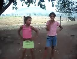 Meninas dançando ao som do roberto carlos na festa do rancho açoriano. Best Meninas Dancando Gifs Gfycat