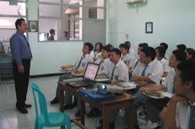… berat badan berada di satu kaki.d. My School Diniwulandari