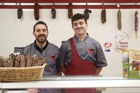 Hotel de ville rue cette maison d'hôtes se trouve dans le village de riscle, au cœur des landes. Une Nouvelle Enseigne Le Journal Du Gers