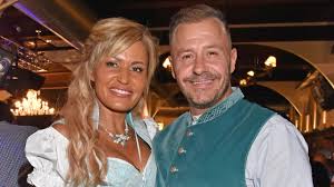 Herren selbst hatte bereits in der vergangenheit mehrfach probleme mit drogen und begab sich mehrfach in entzugskliniken. Willi Herren Er Schlug Seiner Frau Die Lippe Blutig Bildplus Inhalt Leute Bild De