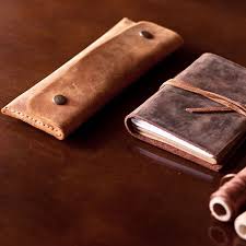 Size Ozel Tamamen El Yapimi Defter Ve Kalemlik Modellerimiz Icin Online Magazamizi Ziyaret Edebilirsiniz Www Strawderi Com Tr Info S Deri Kalemlik Urunler