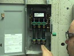 Electricite Identification Des Composants D Un Panneau Sectionneur Avec Porte Fusible Youtube
