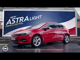 Hem manuel hem de otomatik şanzıman özellikleriyle tercih edebileceğiniz bu araçta sadece benzinli bir motor bulunmaktadır. Opel Astra 2020 Cena