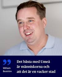 När William Boström var med och öppnade ett nytt mäklarkontor i  Upplands-Bro var det gängskjutningar på torget utanför.⁠ ⁠ Att han och  sambon flyttade tillbaka till Williams hemstad Umeå innan de fick