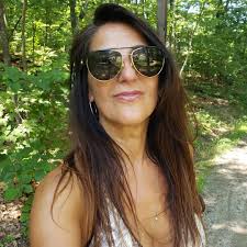 🎼 Summer days make me feel fine 🎵🎶 #Big #LakeLife #SundayFunday  #SummerGirl #BoatDay #LakeDay #TanLines #GeorgiaGirlLostInNewEngland  #LivingInTheMoment #WeekendVibes ☀️🕶👙🚤🍑🍹🍺