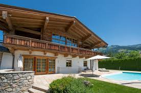 Grosses Landhaus Mit 4 Schlafzimmern Und Pool Ideal Fur Familie Und Freunde Landhaus Plan Haus Aussenbereiche Haus Ideen Aussen