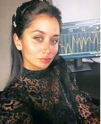 Farah mourad)، من لبنان، تُعتبر من رواد السوشيال ميديا، كما أنها تميل إلي عرض الأزياء، شاركت في بعض المهرجانات الفنية المعروفة، صاحبة شعبية جيدة عبر موقع تبادل الصور و الفيديوهات. ØµÙˆØ± ÙØ±Ø­ Ù…Ø±Ø§Ø¯ Ø®Ø·ÙŠØ¨Ø© Ù…Ù‡Ù†Ø¯ Ø§Ù„Ø­Ù…Ø¯ÙŠ Ù…Ù† Ù‡ÙŠ Ø§Ù„Ø³ÙŠØ±Ø© Ø§Ù„ÙƒØ§Ù…Ù„Ø© Ø¯Ø±Ø§Ù…Ø§ Ù†ÙŠÙˆØ²