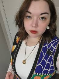 We have the best Habitat!!!! I found some really cool items today.  Especially that Halloween vest! If you see something you like just message  me. 🎃 #vintagefinds #shopwithme #thrifting #thriftqueen #Halloween  #localbusiness