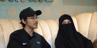 Ia berperan dalam sebuah film yang diproduksi oleh khanza film dan yayasan syaikh ali jaber berjudul surga menanti. Umi Pipik Idap Tumor Kirim Harapan Ini Untuk Anak Anaknya Merdeka Com