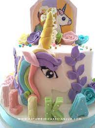 She belongs to the theater club. Kue Ulang Tahun Unicorn Cianjur Katumbiri Custom Cake Cianjur