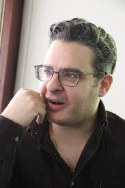 إيلي صنيفر... وحش الشاشة الجميل مجنون. سكِّير. شرّير. طيِّب. حنون... دائمًا  الحلقة الأقوى نجاح بو منصف عملاق الشاشة، فنان الأدوار الصعبة، من شرقط «شرا»  واستثارنا غضبا، من ذاب طيبة وأبكانا تعاطفا، من