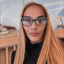 Bueno chicas hay un serial killer aqui en Massachusetts es serio,no salgan  solas. Estare vendiendo pepper spray y teaser el set x $20 envio rapido  $9,50 sobre de priority. 🦋