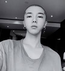 Quỷ tài âm nhạc 9X' Hoa Thần Vũ cạo trọc đầu vì lời hứa với fan