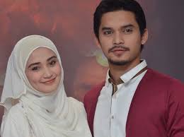 Katanya lagi, masih wujud lelaki yang baik dan tidak pernah aeril zafrel dan wawa zainal mendirikan rumah tangga pada tahun 2012 dan dikurniakan dua orang cahaya mata, attar dan hayla. Wawa Zainal Selamat Lahirkan Anak Kedua