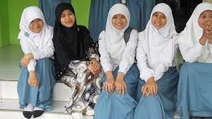 Pada salah satu video youtube misalnya, wildan menyatakan perasaannya seolah mengajak ricis menikah. Ria Ricis Sebelum Mengenakan Hijab Gamis Kombinasi
