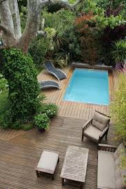 Make steps do double duty 54 Amazing Small Backyard Ideas With Swimming Pool 48 54 Amazing Small Backyard Petite Piscine Piscine Amenagement Paysager Piscine Et Jardin